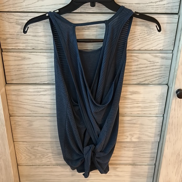 Athleta Tie Back top. Size XS - Picture 3 of 3